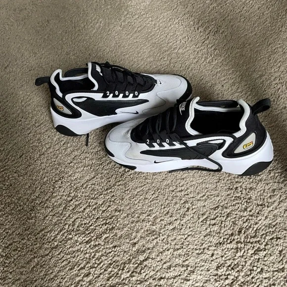 Nike Monochrome Athletic Shoes - Picture 5 of 5